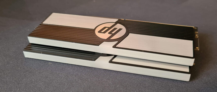 HP V10 placed on table